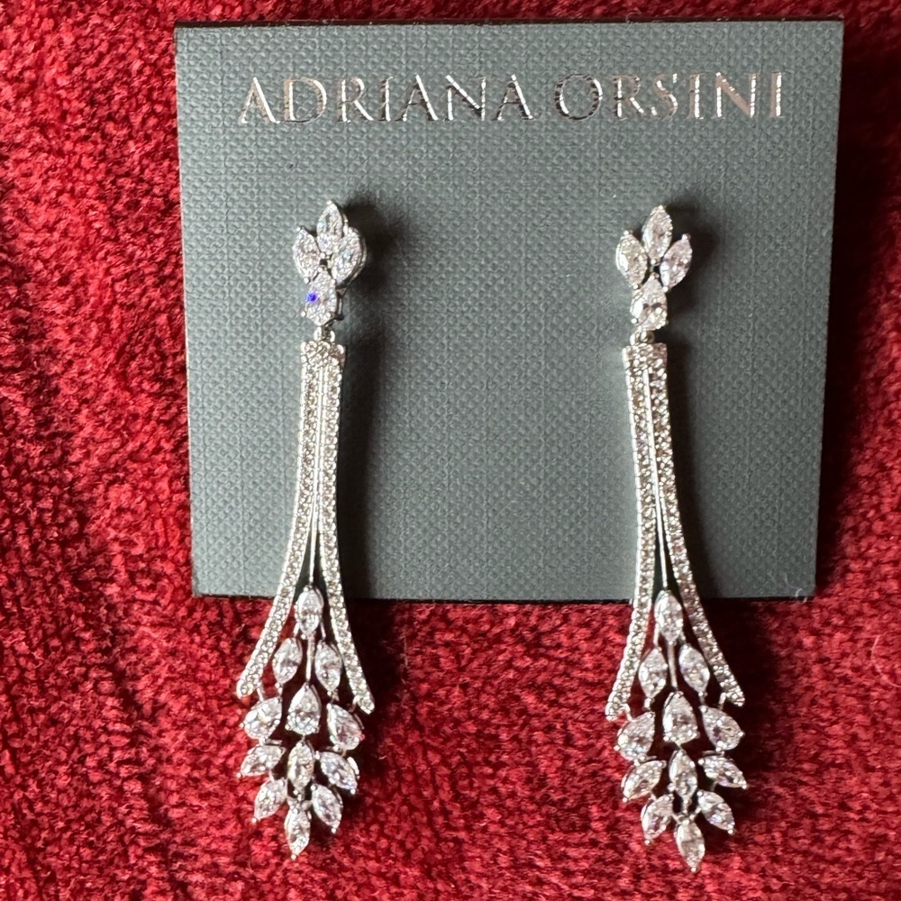 Dangle stood earrings